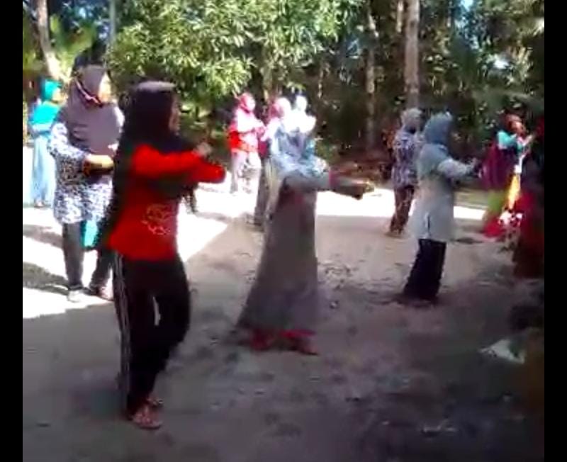 Peringati 17 an Lansia Penggung Adakan Senam